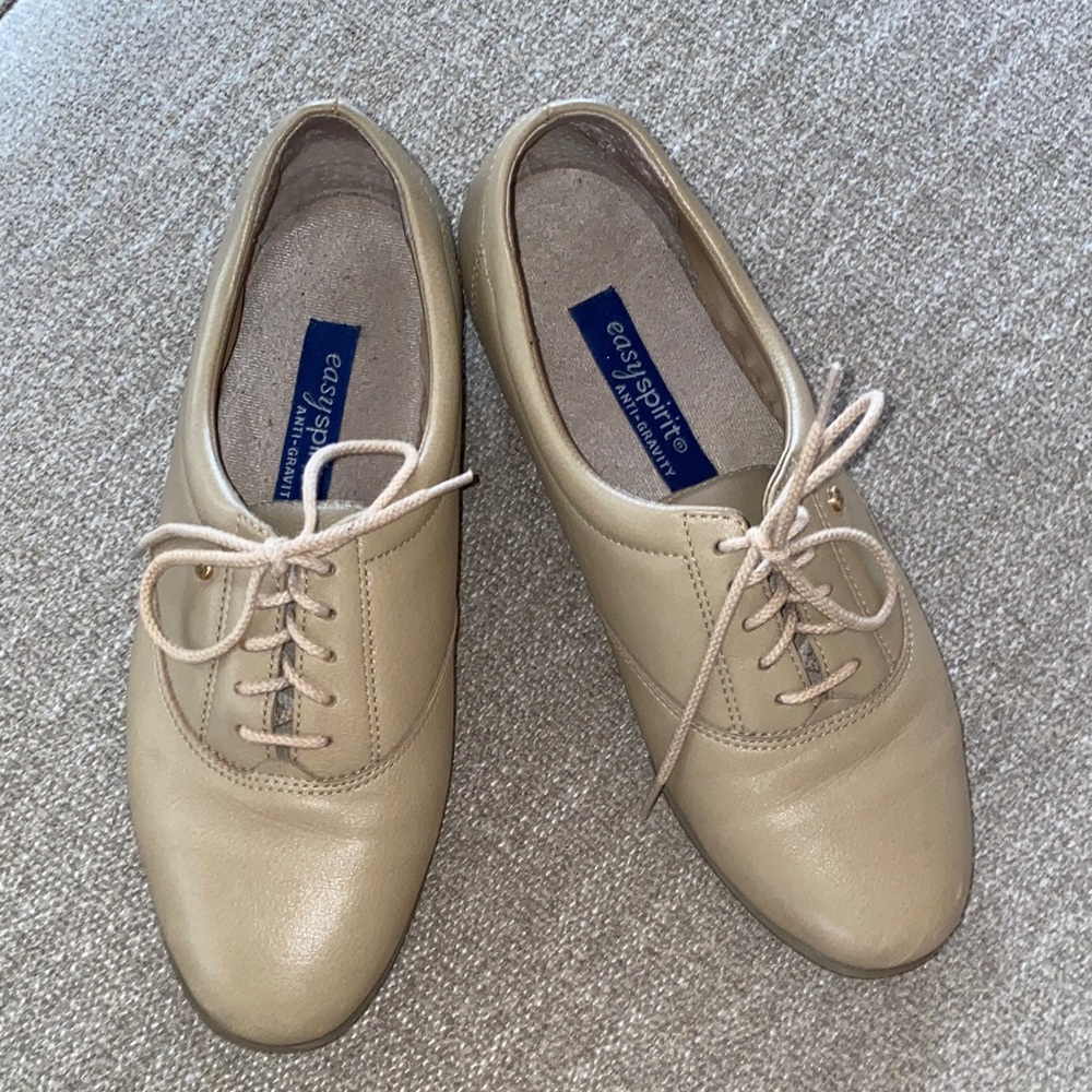 Easy Spirit Beige Lace-Up Shoes